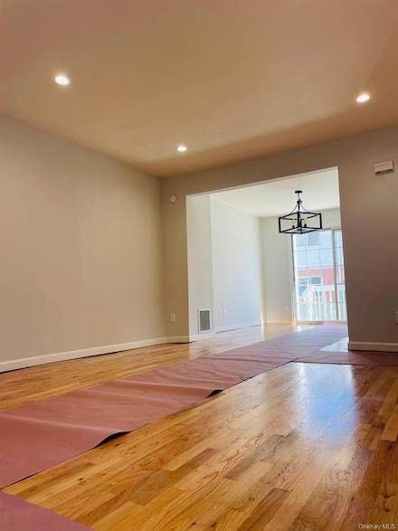 16 Oldwood Rd, Port Washington, NY 11050