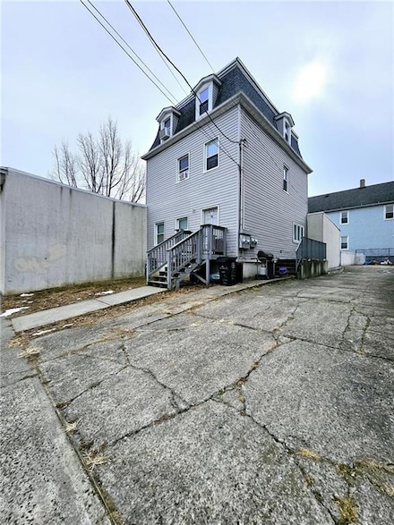 70 Grove Ave, Staten Island, NY 10302