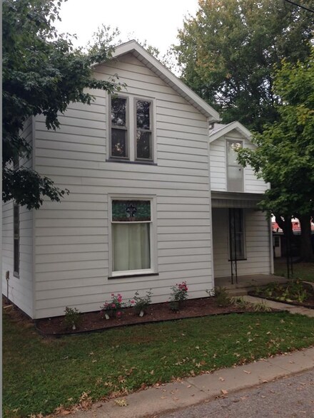 170 N Illinois St, Elberfeld, IN 47613