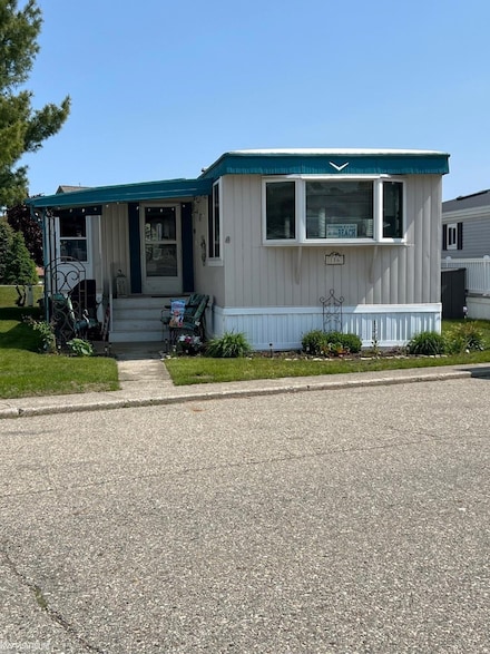 116 Shoreline Dr E, Port Sanilac, MI 48469