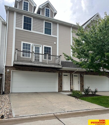 16773 Laurel Plaza Unit 37, Omaha, NE 68116