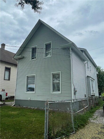 183 1st St, Rochester, NY 14605