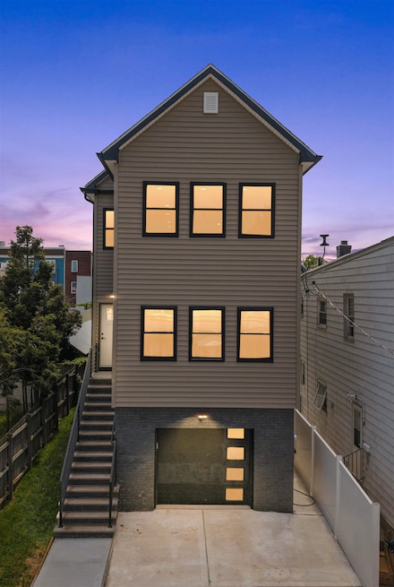 118 W 21st St, Bayonne, NJ 07002