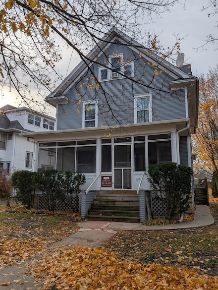 226 W Locust St, Dekalb, IL 60115