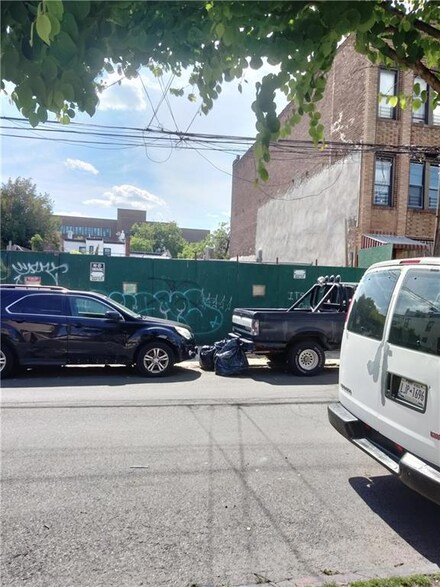 282 Essex St, Brooklyn, NY 11208
