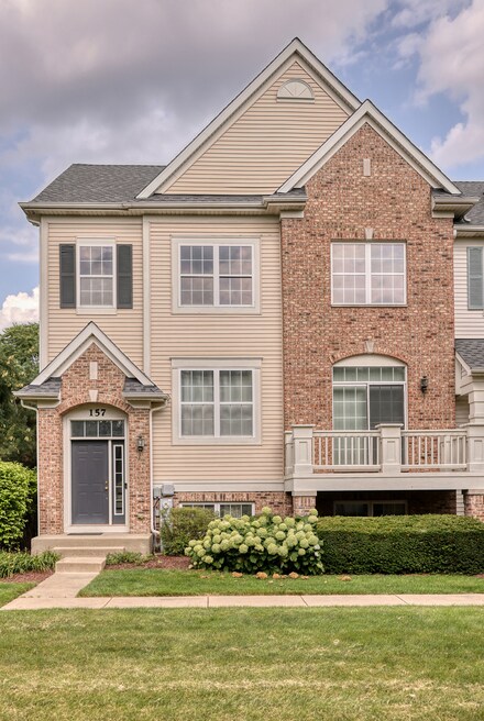 157 Goldenhill St, Carol Stream, IL 60188