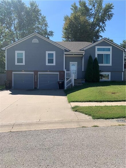 18517 E Bundschu Place, Independence, MO 64056