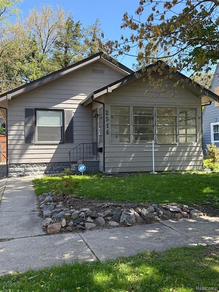 2514 Norbert St, Flint, MI 48504