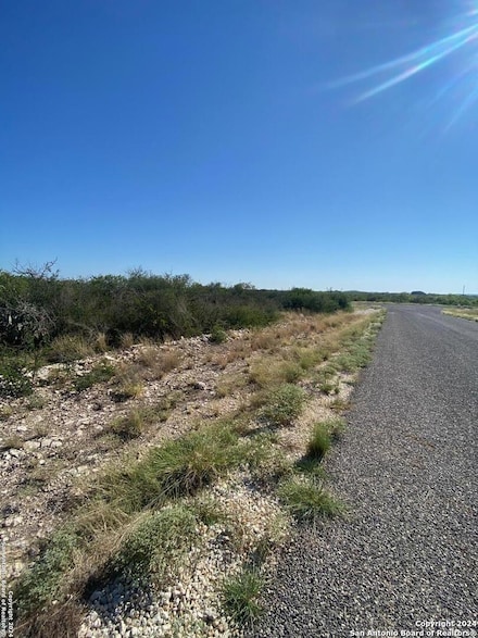 29 Rocky Hills, Uvalde, TX 78801