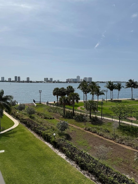 801 Lake Shore 411 Dr Unit 411, Lake Park, FL 33403