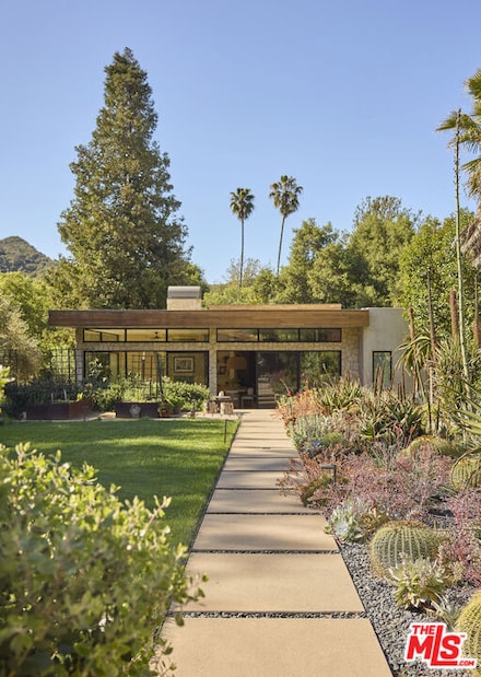1418 Bonnell Dr, Topanga, CA 90290
