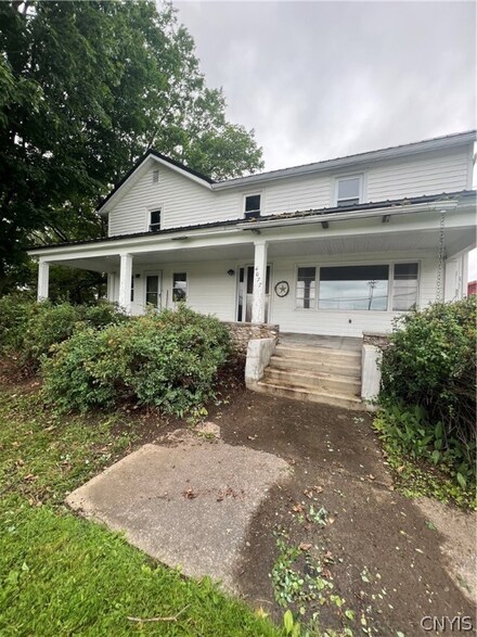4077 Abbey Rd, Syracuse, NY 13215