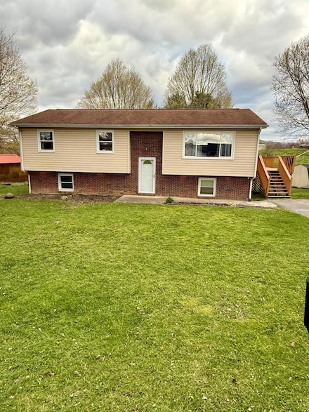 111 Holly Hill Dr, Lester, WV 25865