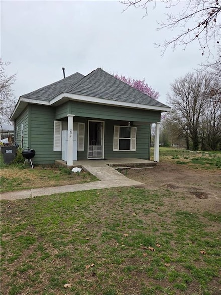 204 E Main St, Goodman, MO 64843