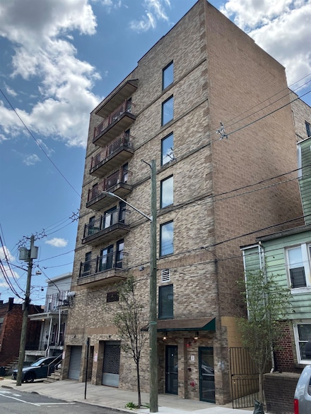 315 7th St Unit 301, Union City, NJ 07087
