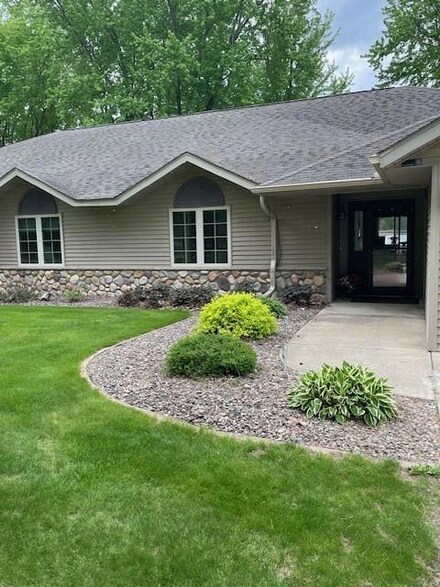 903 15th St, Chetek, WI 54728