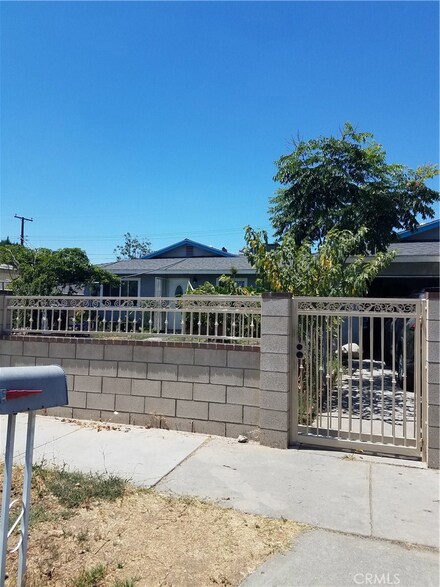 5672 Montgomery St, Riverside, CA 92503