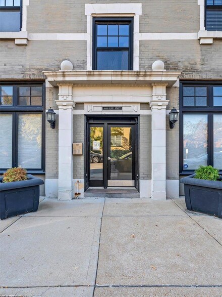 4448 Olive St Unit 203, Saint Louis, MO 63108