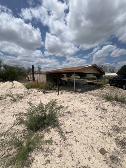 609 E 15th St, Del Rio, TX 78840