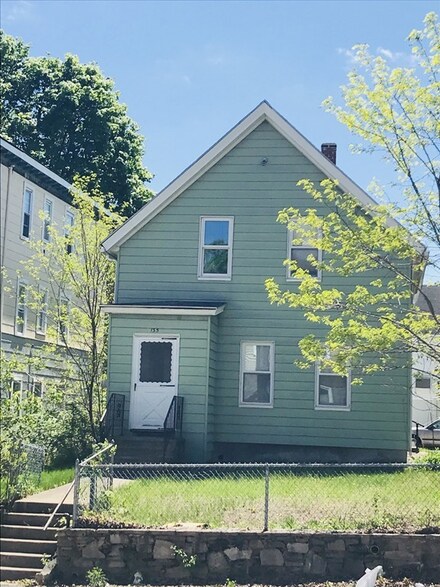 135 Maywood St, Worcester, MA 01603
