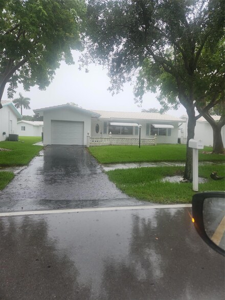 8545 N Campanelli Blvd, Plantation, FL 33322