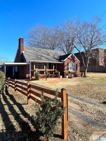 402 Elm St, Talladega, AL 35160