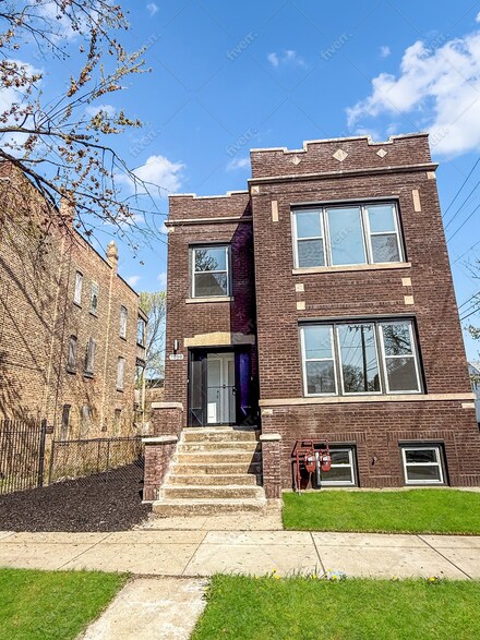 7959 S Escanaba Ave, Chicago, IL 60617