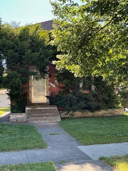 9252 S Sacramento Ave, Evergreen Park, IL 60805