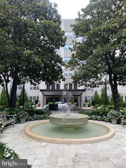 2737 Devonshire Place NW Unit 327, Washington, DC 20008