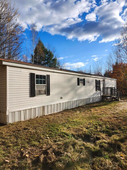 26 Evergreen Dr, Otisfield, ME 04270