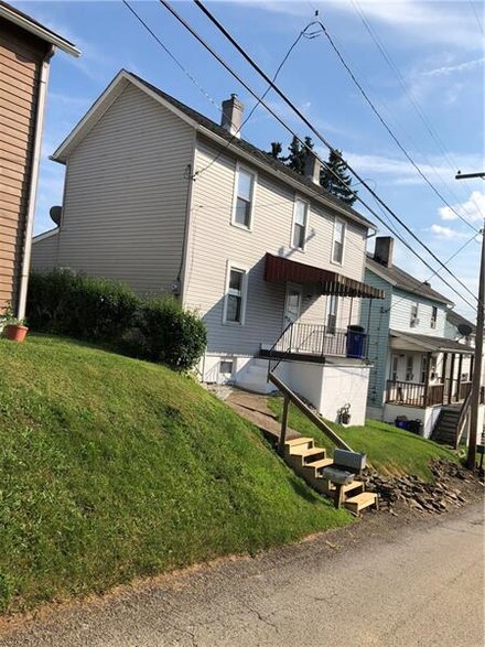 46 Oak St, Manor, PA 15665