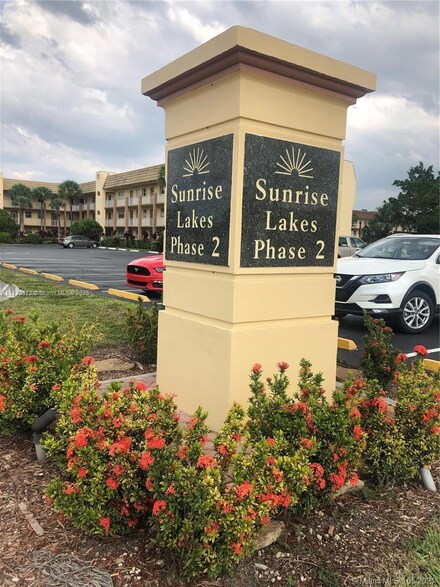 8460 Sunrise Lakes Blvd Unit 208, Sunrise, FL 33322