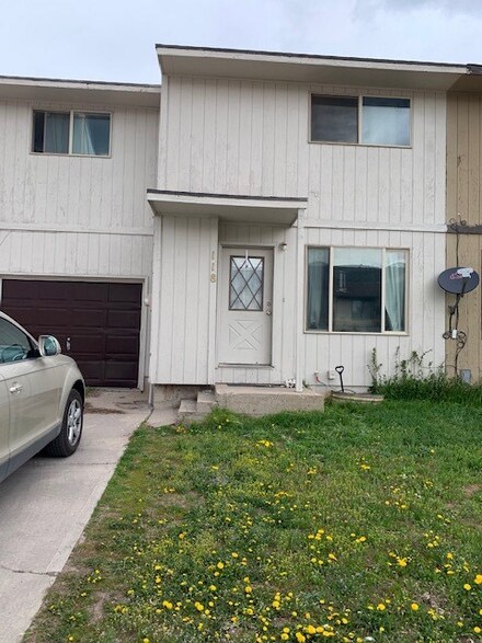 118 Barrett Ave, Evanston, WY 82930
