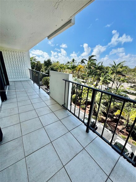 77 Crandon Blvd Unit 4C, Key Biscayne, FL 33149