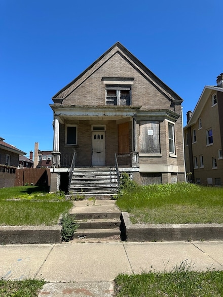 7347 S Paxton Ave, Chicago, IL 60649