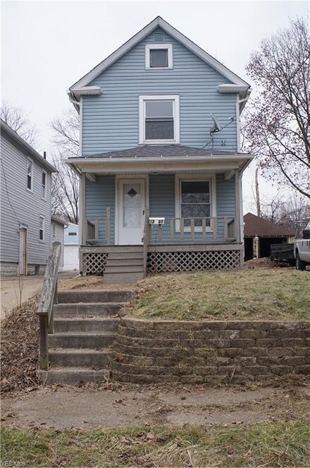 1265 Curtis St, Akron, OH 44301