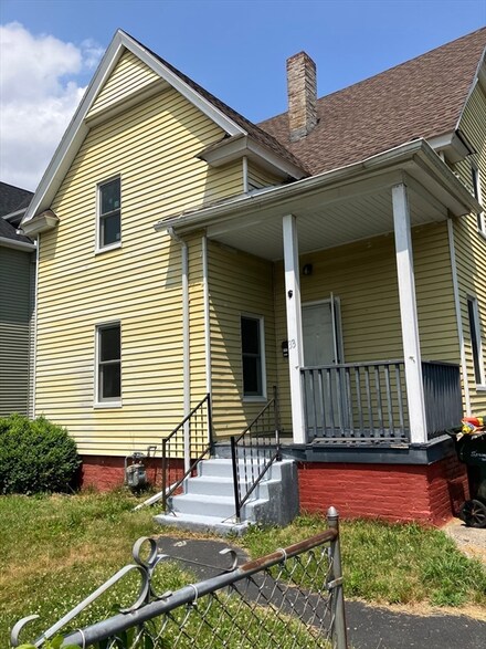 33 Cortland St, Springfield, MA 01109