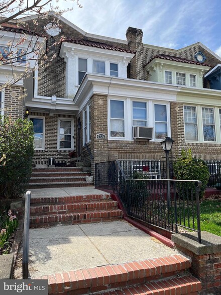 4730 Larchwood Ave, Philadelphia, PA 19143