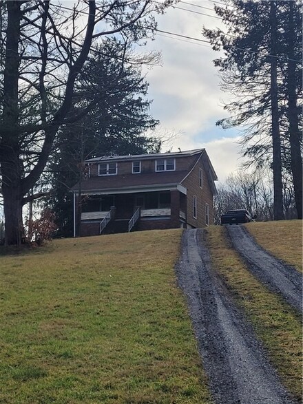 2140 Bennetts Run Rd, Beaver Falls, PA 15010