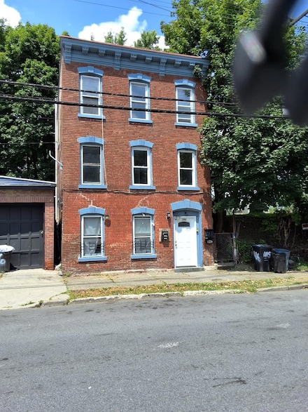 186 S William St, Newburgh, NY 12550