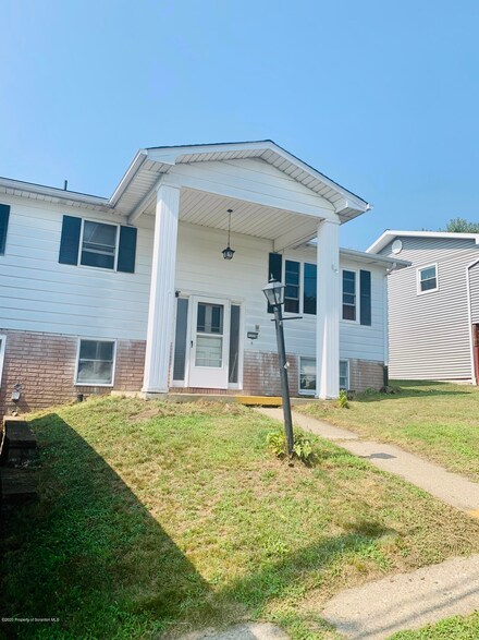 1226 Mowry St, Old Forge, PA 18518