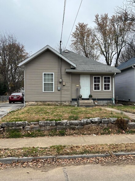 825 W Madison St, Springfield, MO 65806
