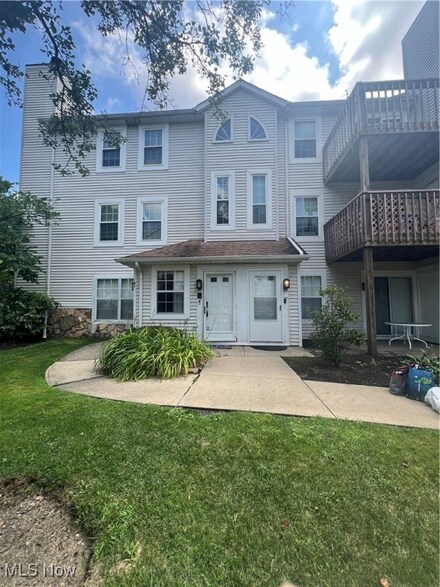28200 Detroit Rd Unit D2, Westlake, OH 44145