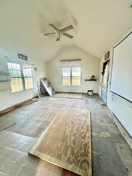 20 Woodard Ln, Hazlehurst, GA 31539