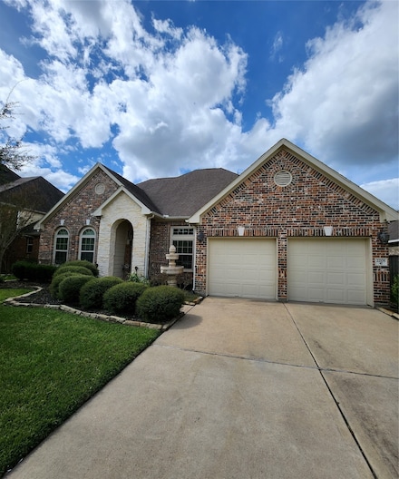 2205 Summit Pass Ln, League City, TX 77573
