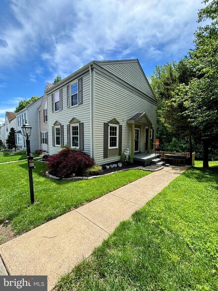 13853 Laura Ratcliff Ct, Centreville, VA 20121