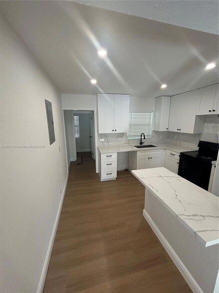 808 SW 15th Ave, Fort Lauderdale, FL 33312
