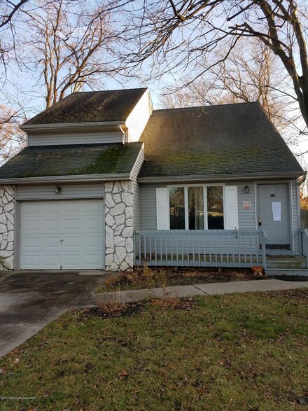 456 Prospect Ave, North Middletown, NJ 07748