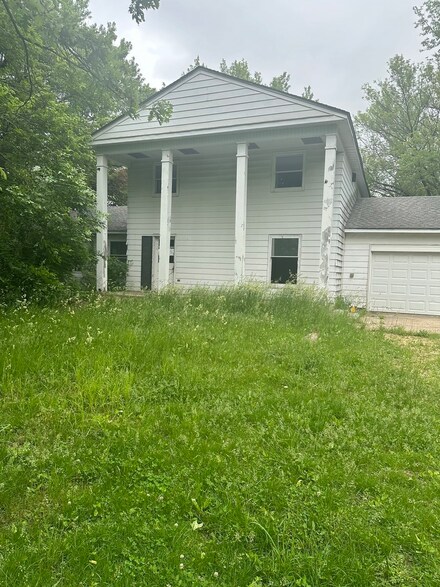 6290 Belvidere Rd, Roscoe, IL 61073