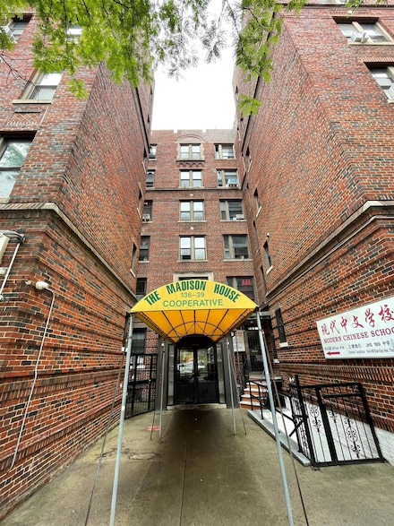 13639 41st Ave Unit 3C, Flushing, NY 11355